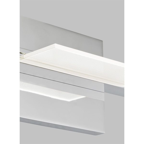 Tris 26 in. LED Bath Bar 277V 671 Lumens 3000K Chrome Finish For Sale